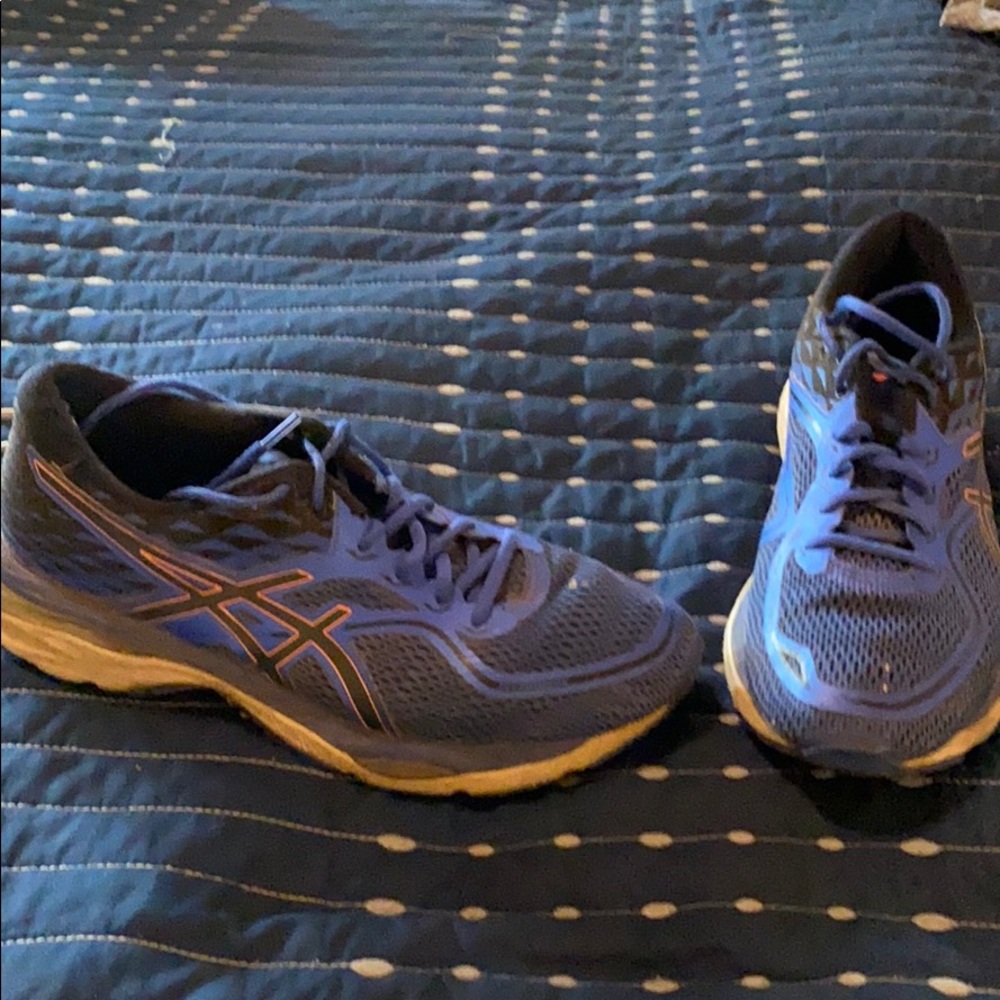 Running shoes